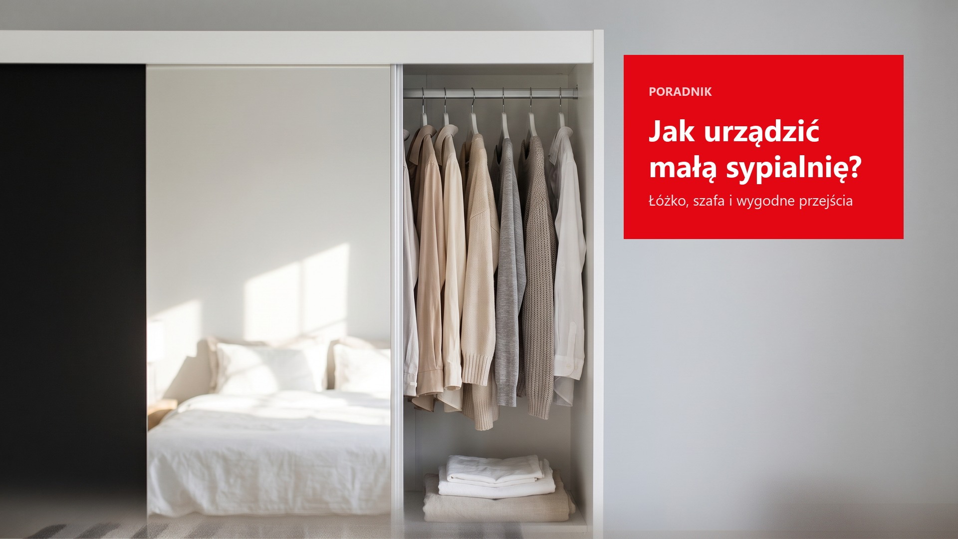 Mała sypialnia, uchylone drzwi szafy przesuwnej z lustrem 150 cm, w środku ubrania, w lustrze łóżko w porannym słońcu